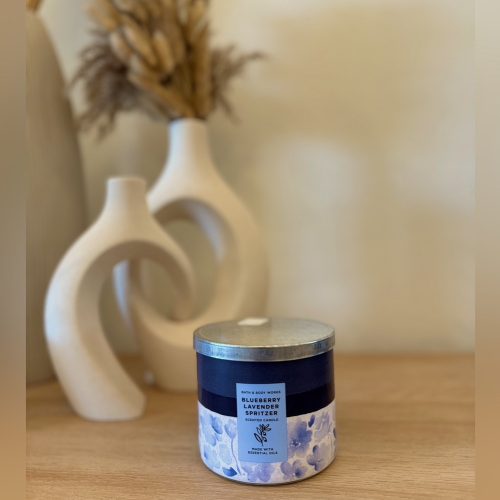 BATH AND BODY WORKS blueberry lavender spritzer 3 wicked candle